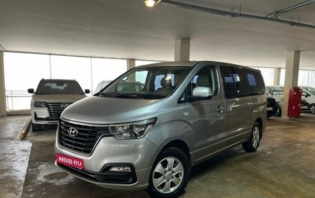 Hyundai Grand Starex Grand Starex I рестайлинг 2, 2018 год, 3 888 000 рублей, 1 фотография