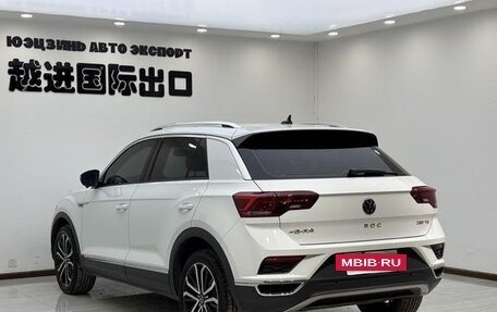 Volkswagen T-Roc I, 2023 год, 1 800 000 рублей, 6 фотография