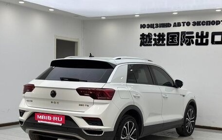 Volkswagen T-Roc I, 2023 год, 1 800 000 рублей, 4 фотография