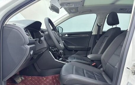 Volkswagen T-Roc I, 2023 год, 1 800 000 рублей, 7 фотография