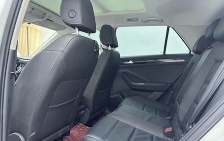 Volkswagen T-Roc I, 2023 год, 1 800 000 рублей, 11 фотография