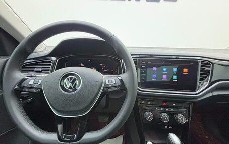 Volkswagen T-Roc I, 2023 год, 1 800 000 рублей, 9 фотография