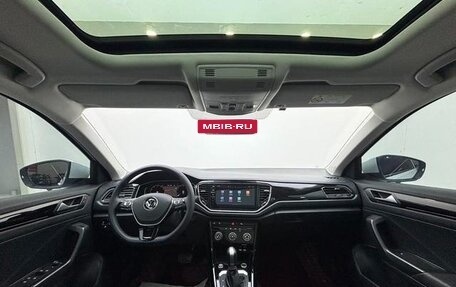 Volkswagen T-Roc I, 2023 год, 1 800 000 рублей, 8 фотография