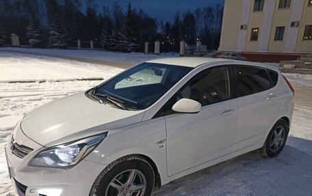 Hyundai Solaris II рестайлинг, 2015 год, 990 000 рублей, 2 фотография