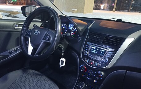 Hyundai Solaris II рестайлинг, 2015 год, 990 000 рублей, 6 фотография