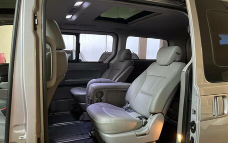 Hyundai Grand Starex Grand Starex I рестайлинг 2, 2018 год, 3 888 000 рублей, 14 фотография