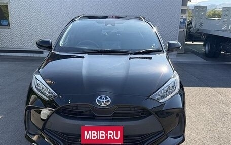 Toyota Yaris, 2022 год, 780 008 рублей, 2 фотография