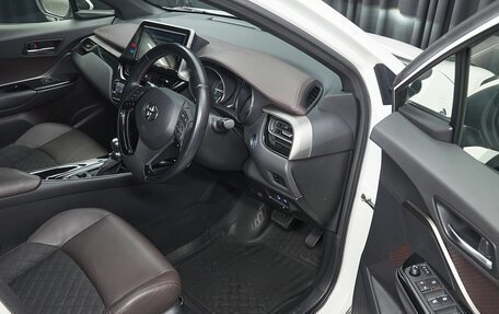 Toyota C-HR I рестайлинг, 2017 год, 1 787 000 рублей, 9 фотография