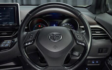 Toyota C-HR I рестайлинг, 2017 год, 1 787 000 рублей, 16 фотография