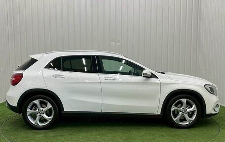 Mercedes-Benz GLA, 2018 год, 1 300 000 рублей, 7 фотография