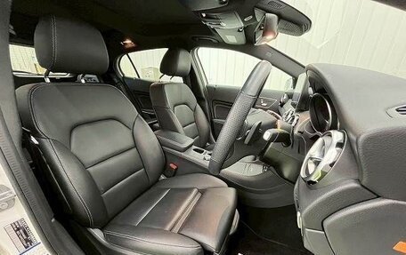 Mercedes-Benz GLA, 2018 год, 1 300 000 рублей, 10 фотография