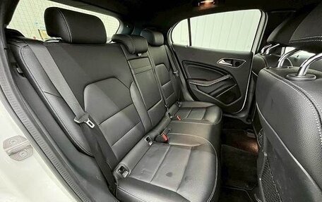 Mercedes-Benz GLA, 2018 год, 1 300 000 рублей, 11 фотография