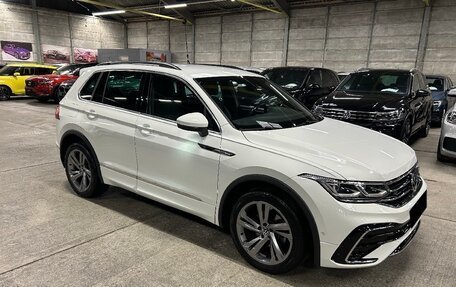 Volkswagen Tiguan II, 2022 год, 2 760 000 рублей, 2 фотография