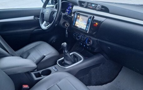 Toyota Hilux VIII, 2018 год, 2 900 000 рублей, 22 фотография