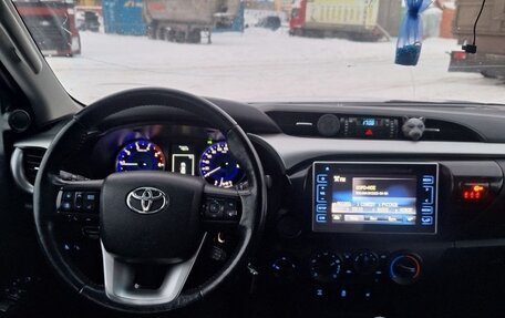 Toyota Hilux VIII, 2018 год, 2 900 000 рублей, 30 фотография