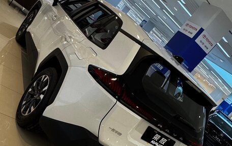 Toyota RAV4, 2025 год, 4 850 000 рублей, 16 фотография