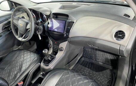 Chevrolet Cruze II, 2010 год, 650 000 рублей, 10 фотография