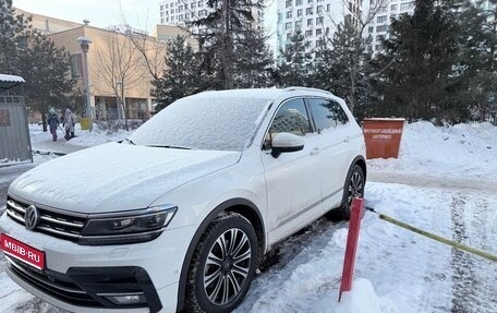 Volkswagen Tiguan II, 2018 год, 2 800 000 рублей, 1 фотография