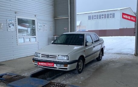 Volkswagen Vento, 1993 год, 230 000 рублей, 1 фотография