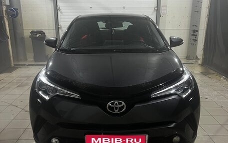 Toyota C-HR I рестайлинг, 2018 год, 2 350 000 рублей, 1 фотография