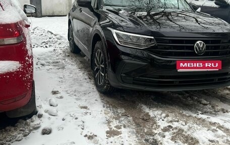 Volkswagen Tiguan II, 2021 год, 3 200 000 рублей, 2 фотография