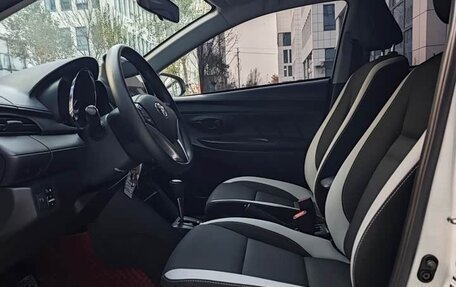 Toyota Yaris XP150 рестайлинг, 2022 год, 1 560 000 рублей, 7 фотография