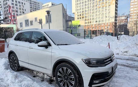 Volkswagen Tiguan II, 2018 год, 2 800 000 рублей, 2 фотография
