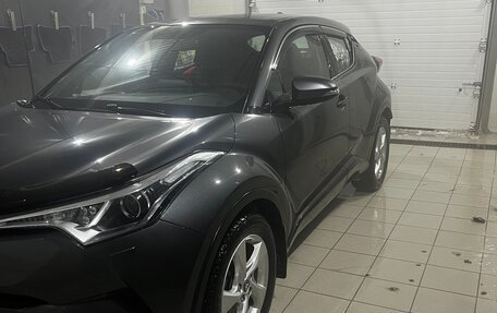 Toyota C-HR I рестайлинг, 2018 год, 2 350 000 рублей, 3 фотография