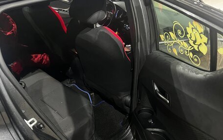 Toyota C-HR I рестайлинг, 2018 год, 2 350 000 рублей, 9 фотография