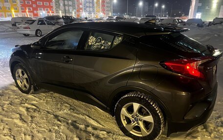 Toyota C-HR I рестайлинг, 2018 год, 2 350 000 рублей, 13 фотография