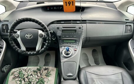 Toyota Prius, 2011 год, 1 229 000 рублей, 16 фотография