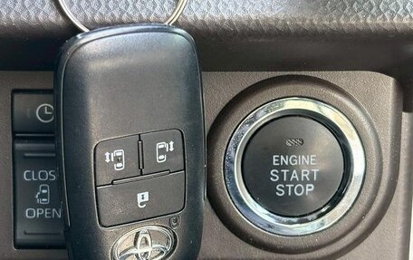 Toyota Roomy I, 2022 год, 800 000 рублей, 21 фотография