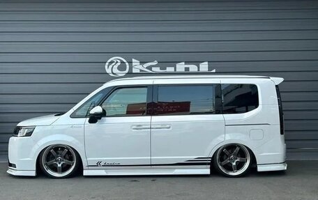 Honda Stepwgn, 2024 год, 1 825 000 рублей, 8 фотография