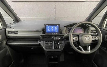 Honda Stepwgn, 2024 год, 1 825 000 рублей, 11 фотография