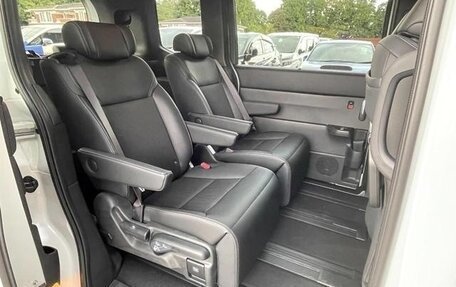 Honda Stepwgn, 2024 год, 1 825 000 рублей, 15 фотография