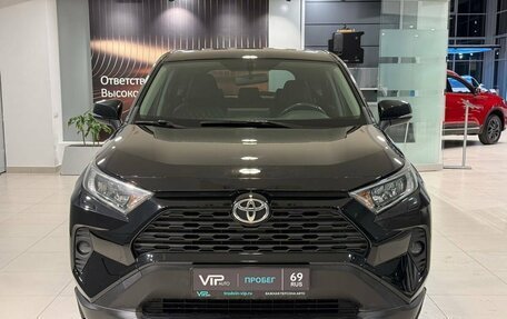 Toyota RAV4, 2022 год, 2 987 000 рублей, 2 фотография