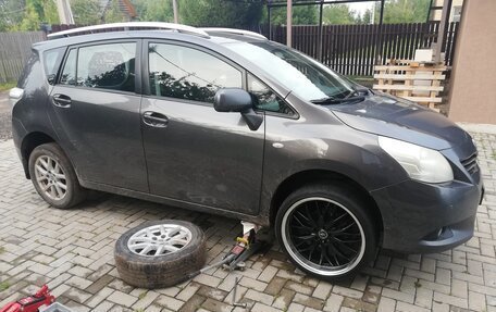 Toyota Verso I, 2011 год, 1 050 000 рублей, 1 фотография