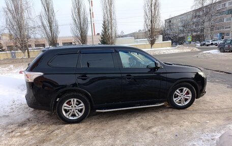 Mitsubishi Outlander III рестайлинг 3, 2014 год, 1 560 000 рублей, 2 фотография