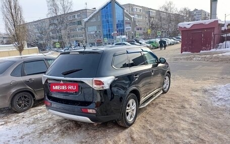 Mitsubishi Outlander III рестайлинг 3, 2014 год, 1 560 000 рублей, 3 фотография