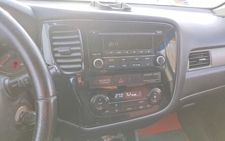 Mitsubishi Outlander III рестайлинг 3, 2014 год, 1 560 000 рублей, 7 фотография