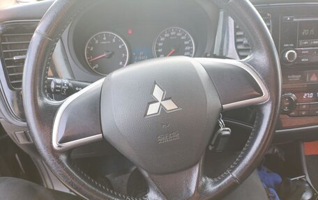 Mitsubishi Outlander III рестайлинг 3, 2014 год, 1 560 000 рублей, 9 фотография