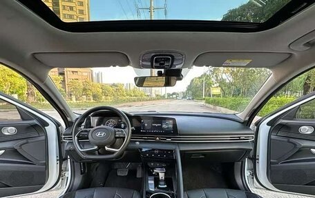 Hyundai Elantra, 2023 год, 1 720 000 рублей, 7 фотография