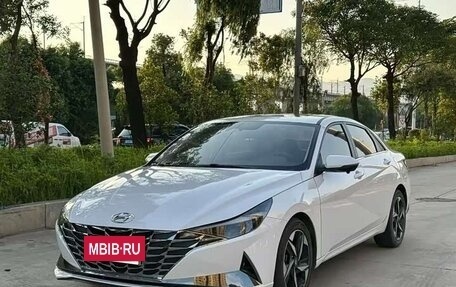 Hyundai Elantra, 2023 год, 1 720 000 рублей, 4 фотография