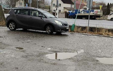 Toyota Verso I, 2011 год, 1 050 000 рублей, 2 фотография