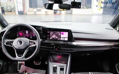 Volkswagen Golf VIII, 2022 год, 1 650 000 рублей, 9 фотография