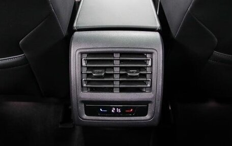 Volkswagen Golf VIII, 2022 год, 1 650 000 рублей, 19 фотография