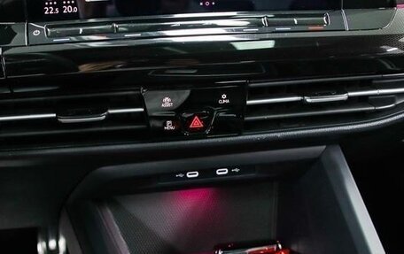 Volkswagen Golf VIII, 2022 год, 1 650 000 рублей, 14 фотография