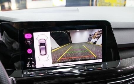 Volkswagen Golf VIII, 2022 год, 1 650 000 рублей, 13 фотография