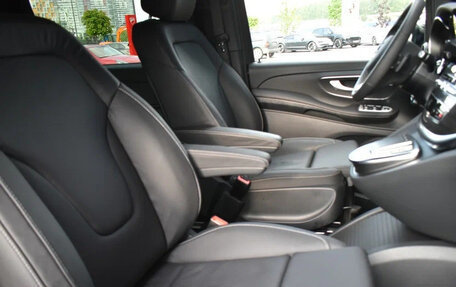 Mercedes-Benz V-Класс, 2023 год, 7 950 000 рублей, 17 фотография