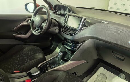 Peugeot 2008 II, 2016 год, 999 000 рублей, 11 фотография